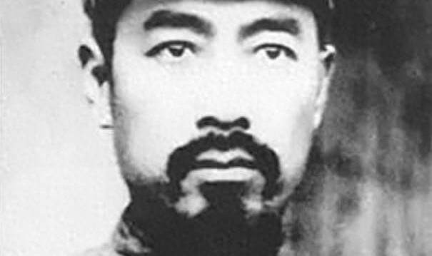 蒋介石为何能当上黄埔军校的校长？周恩来：这两个人的帮助很大！