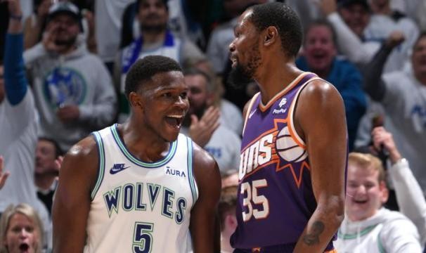 开云下载-会聊天！爱德华兹：横扫KD感觉有点糟 他是我偶像