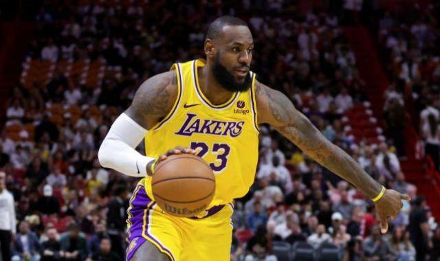 开云线上入口-詹皇最后一传引争议！雷迪什三分14.3%为何信任他？